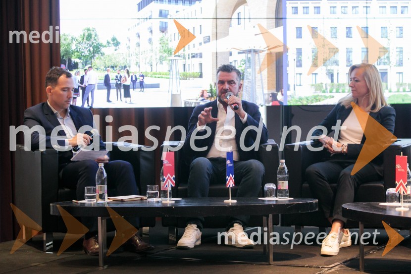 dr. Denis  Mancevič, Direktor za korporativno komuniciranje SIJ d.d.;  Tim Gledstone, partner, Squire and Partners;  Katarina Konda, Mestna občina LjubljanaČaj z razlogom z naslovom Blagovna znamka delodajalca in prihodnost delovnega okolja