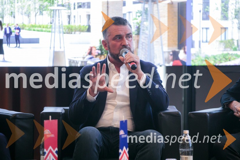  Tim Gledstone, partner, Squire and PartnersČaj z razlogom z naslovom Blagovna znamka delodajalca in prihodnost delovnega okolja