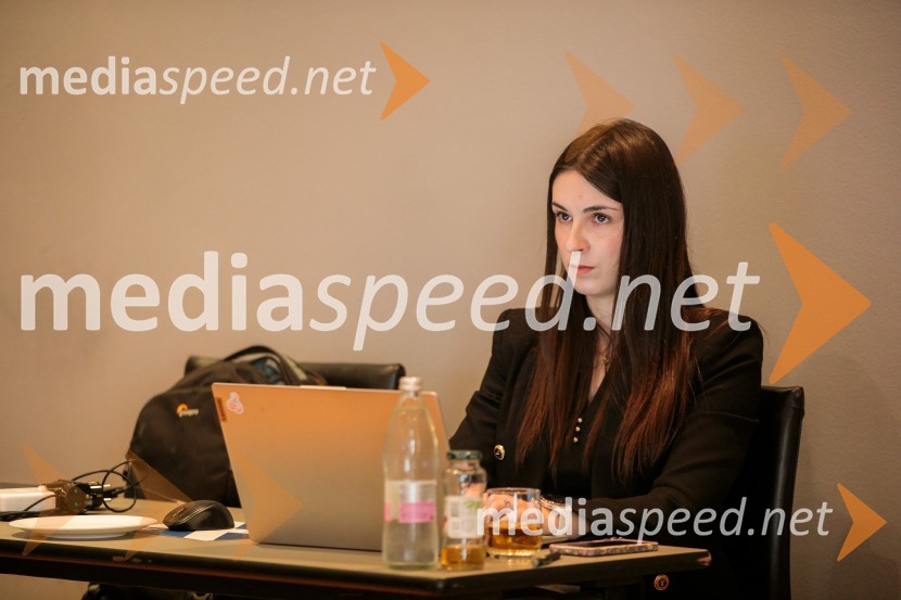  Tara Pleško, Britansko-slovenska gospodarska zbornicaČaj z razlogom z naslovom Blagovna znamka delodajalca in prihodnost delovnega okolja