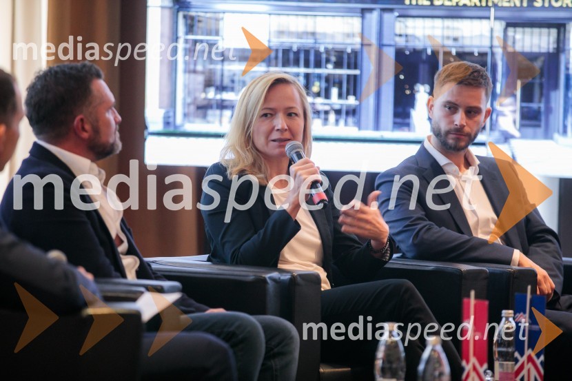  Tim Gledstone, partner, Squire and Partners;  Katarina Konda, Mestna občina Ljubljana;  Michal Maco, direktor podjetja Corwin v Sloveniji in ustanoviteljev slovaške znamke oblačil BratiskaČaj z razlogom z naslovom Blagovna znamka delodajalca in prihodnost delovnega okolja