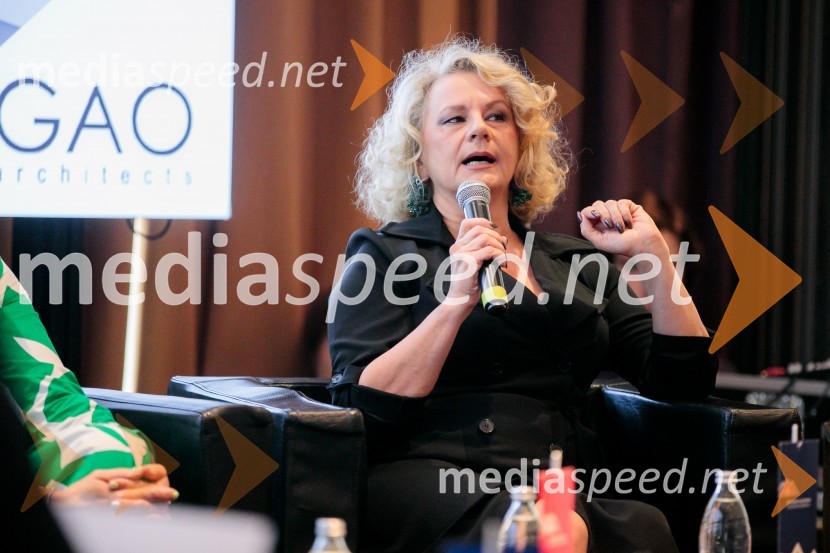  Petra Zakrajšek, arhitektkaČaj z razlogom z naslovom Blagovna znamka delodajalca in prihodnost delovnega okolja