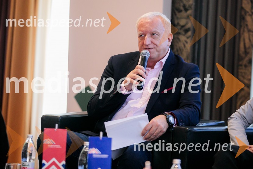  Janez Rakušček, izvršni kreativni direktor Luna TBWAČaj z razlogom z naslovom Blagovna znamka delodajalca in prihodnost delovnega okolja