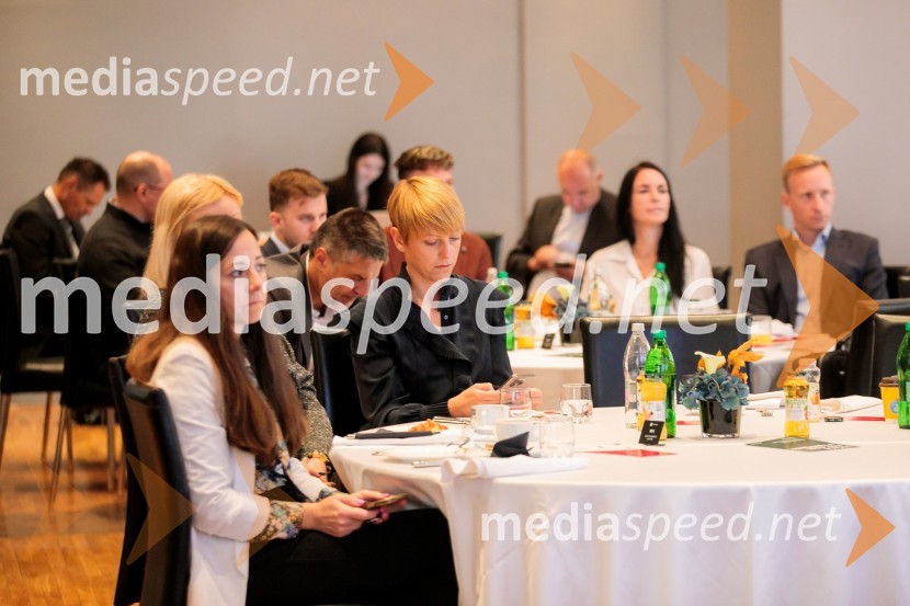 Čaj z razlogom z naslovom Blagovna znamka delodajalca in prihodnost delovnega okolja