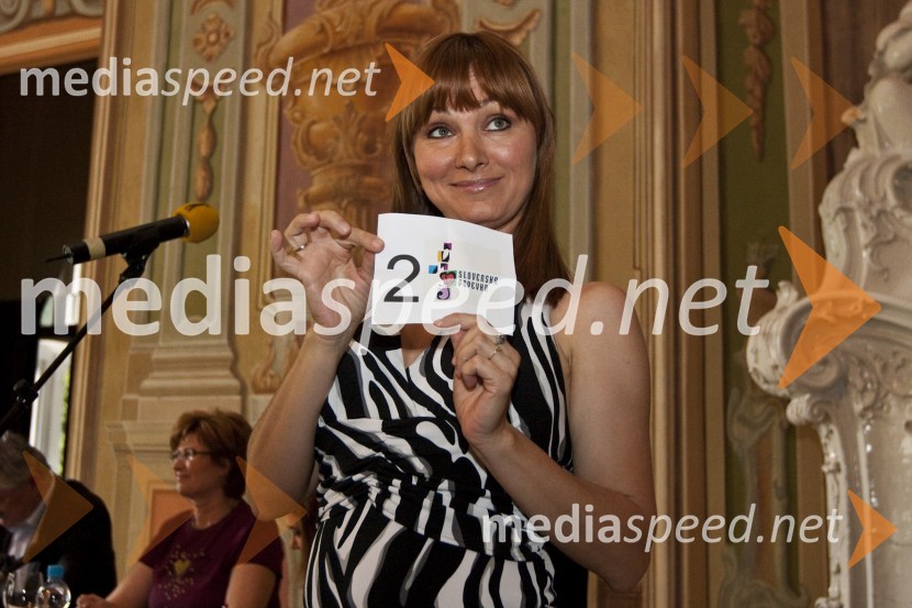 Sandra Zupanc - Sendi, pevka (žreb vrstnega reda nastopajočih)Slovenska popevka 2009, novinarska konferenca in žrebanje vrstnega reda nastopajočih
