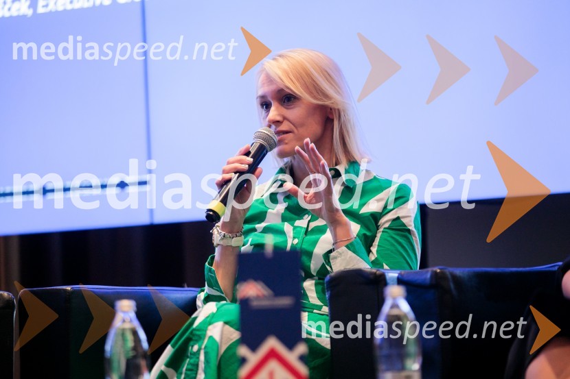  Katarina Primožič Ramoveš, direktorica področja ljudje in kultura, NIL d.o.o.Čaj z razlogom z naslovom Blagovna znamka delodajalca in prihodnost delovnega okolja