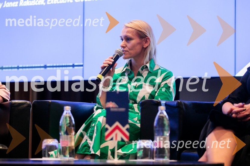  Katarina Primožič Ramoveš, direktorica področja ljudje in kultura, NIL d.o.o.Čaj z razlogom z naslovom Blagovna znamka delodajalca in prihodnost delovnega okolja