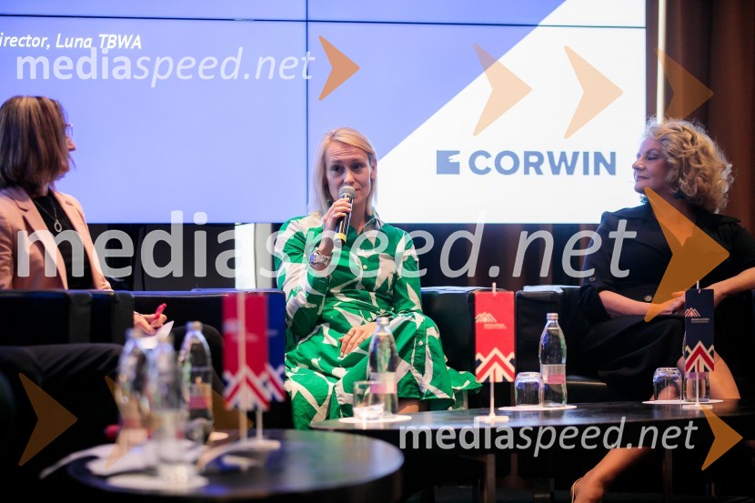  Katarina Primožič Ramoveš, direktorica področja ljudje in kultura, NIL d.o.o.;  Petra Zakrajšek, arhitektkaČaj z razlogom z naslovom Blagovna znamka delodajalca in prihodnost delovnega okolja