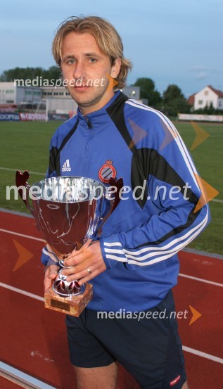 Nastja Čeh, zmagovalec med nogometaši
Free kick master Slovenija 2005