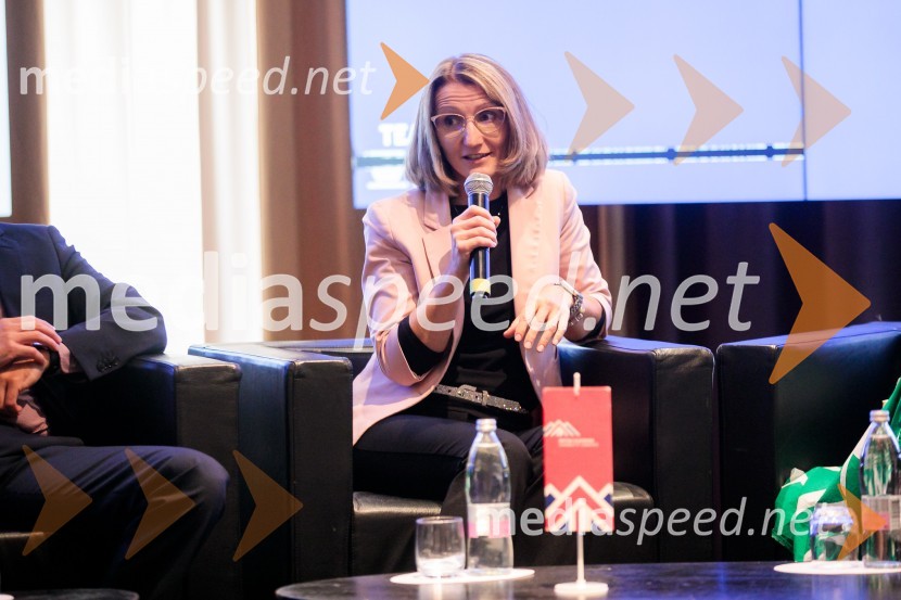  Ivana Nedižavec Korada,  namestnica direktorice, Center of Excellence in FinanceČaj z razlogom z naslovom Blagovna znamka delodajalca in prihodnost delovnega okolja