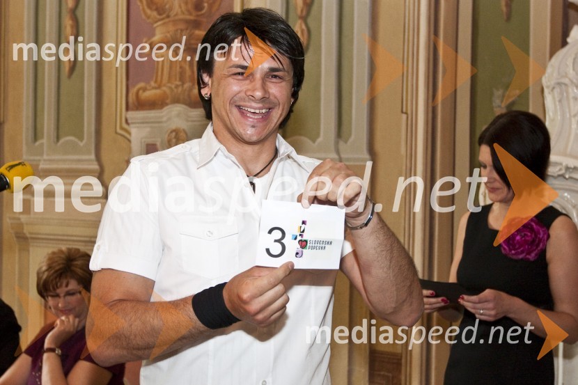 Samuel Lukas, pevec (žreb vrstnega reda nastopajočih)Slovenska popevka 2009, novinarska konferenca in žrebanje vrstnega reda nastopajočih