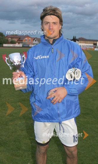Aleksander Šeliga, zmagovalec med vratarjiFree kick master Slovenija 2005