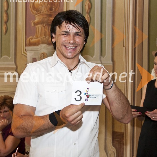 Samuel Lukas, pevec (žreb vrstnega reda nastopajočih)Slovenska popevka 2009, novinarska konferenca in žrebanje vrstnega reda nastopajočih