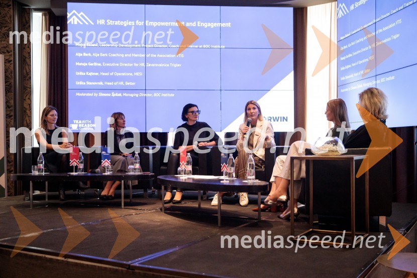  Alja Berk, coaching in članica društva VTIS;  Mateja Geržina, direktorica HR in skladnosti poslovanja, Triglav INT d.d.;  Simona Špilak, direktorica, BOC Institute;  Urška Kajtner, vodja operative, Mesi d.o.o.Čaj z razlogom z naslovom Blagovna znamka delodajalca in prihodnost delovnega okolja