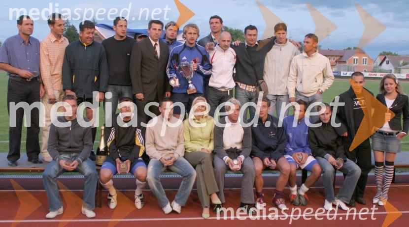 Člani obeh ekipFree kick master Slovenija 2005