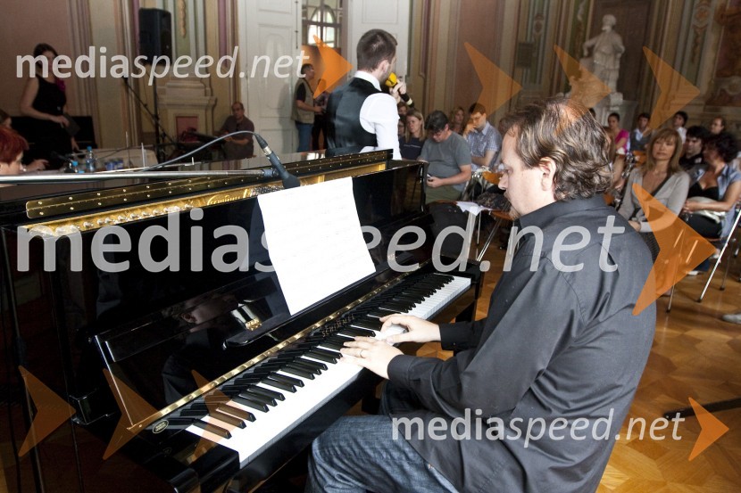 Patrik Greblo, glasbenikSlovenska popevka 2009, novinarska konferenca in žrebanje vrstnega reda nastopajočih