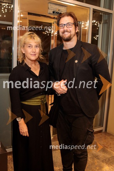  Barbara Hieng Samobor, direktorica in umetniška vodja MGL;  Filip Samobor, igralecKazimir in Karolina, premiera drame na odru MGL