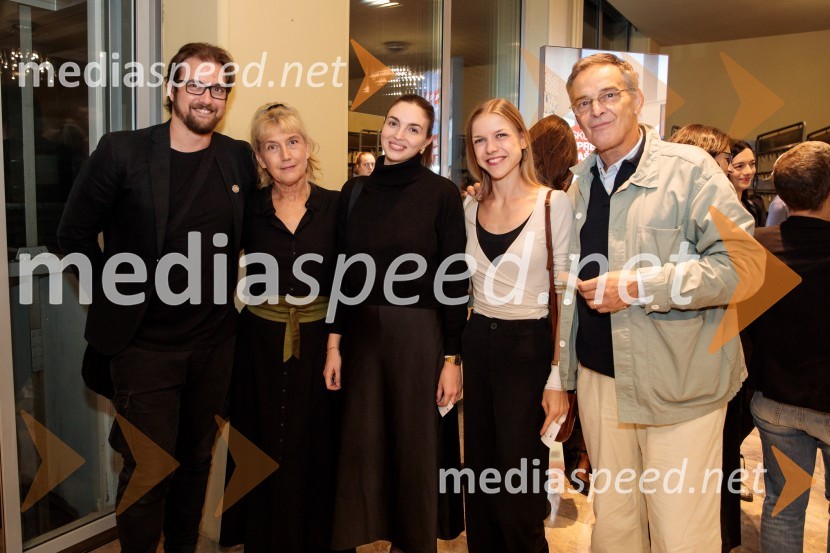  Filip Samobor, igralec;  Barbara Hieng Samobor, direktorica in umetniška vodja MGL;  ... ;  Ana  Samobor;   Igor  Samobor, igralecKazimir in Karolina, premiera drame na odru MGL