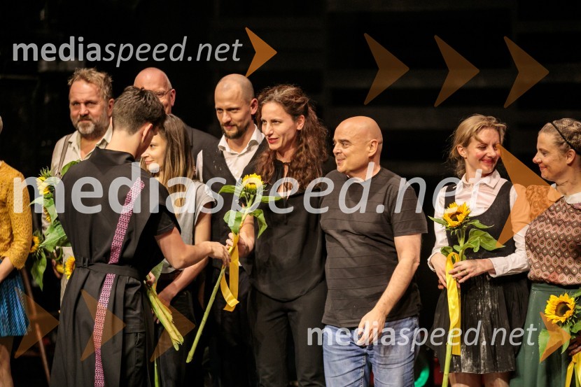  Lotos Vincenc Šparovec, igralec;  Nina Rajić Kranjac, režiserka;  Jernej Gašperin, igralec;  Urša Vidic, scenografinja;  Branko  Rožman, avtor glasbe in korepetitor;  Lena Hribar;  Jana Zupančič, igralkaKazimir in Karolina, premiera drame na odru MGL