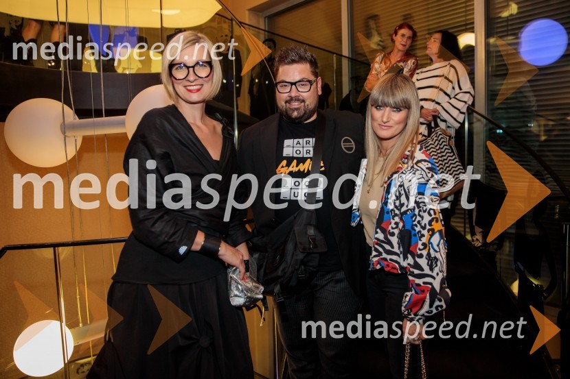  ... ;  Nejc Simšič, novinar;  ... Kazimir in Karolina, premiera drame na odru MGL