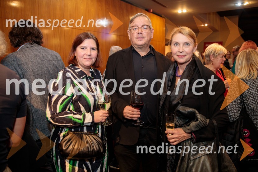  Teja Pelko, novinarka;  Robert Waltl, direktor, Mini teater;  Darja Reichman, igralkaKazimir in Karolina, premiera drame na odru MGL