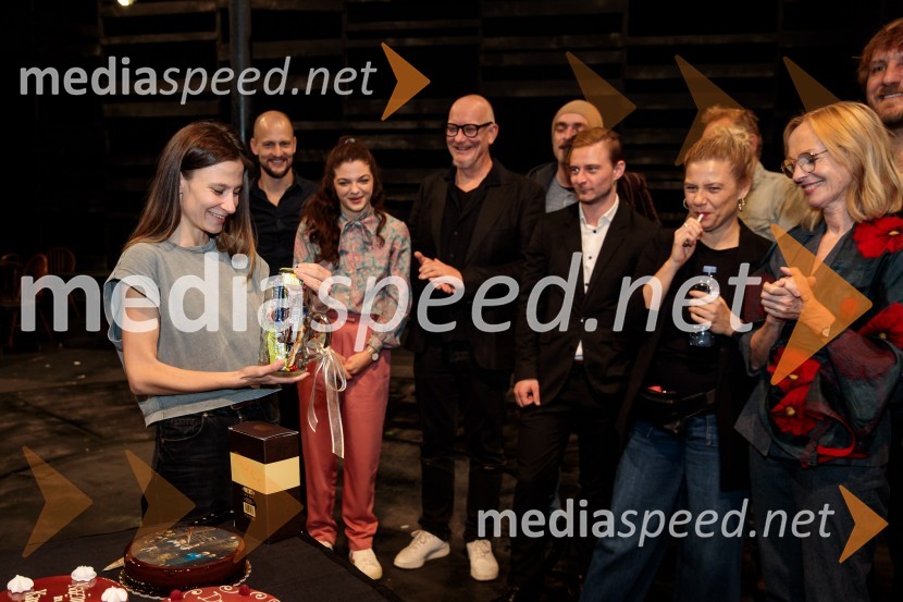  Nina Rajić Kranjac, režiserka;  Jernej Gašperin, igralec;  Diana  Kolenc, igralka;  Uroš Smolej, igralec;  Gregor Gruden, igralec;  Jure Rajšp, igralec;  Jana Zupančič, igralka;  Bernarda Oman, igralkaKazimir in Karolina, premiera drame na odru MGL