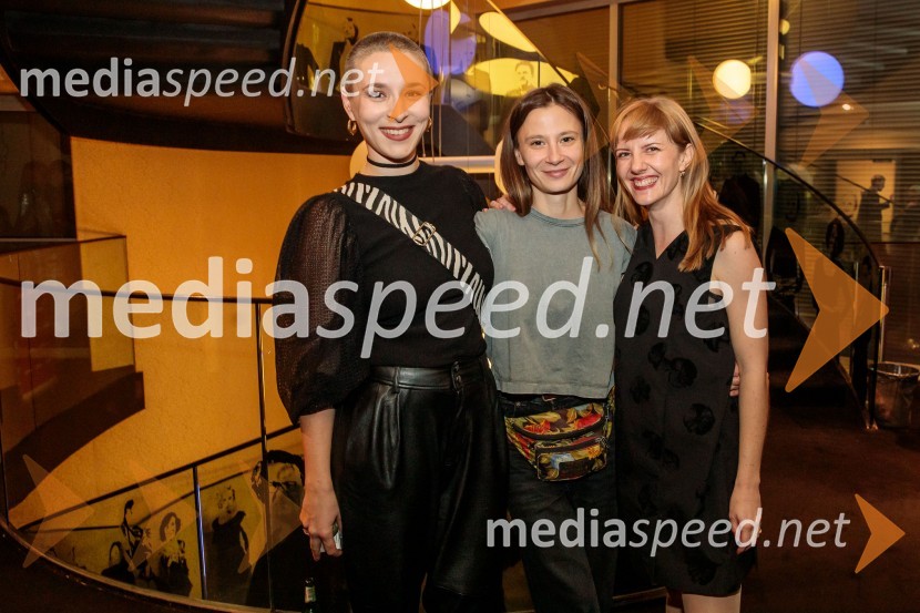  Nataša Keser, igralka;  Nina Rajić Kranjac, režiserka;  Lena Hribar  Škrlec, igralkaKazimir in Karolina, premiera drame na odru MGL