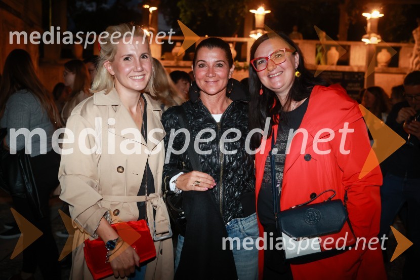  Natalija Cvetko, Mediaspeed d.o.o.;  Simona Onišak;  Nataša Jeza Kotnik, vodja marketinga Agencija SončekGušti s prijatelji proslavil 40 let glasbene kariere