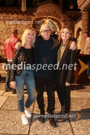  ... ; mag. Marcel Štefančič ml., filmski kritik, publicist in TV voditelj;  ... Gušti s prijatelji proslavil 40 let glasbene kariere