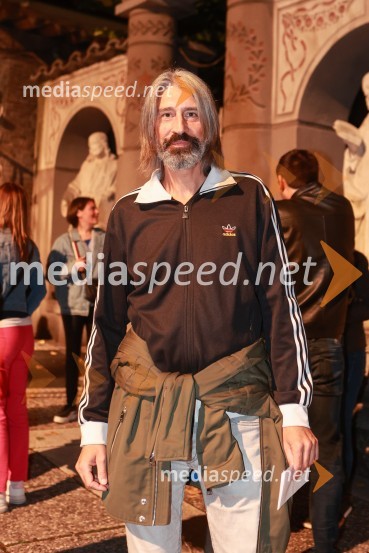  Alan Vitezič, pevec, Društvo mrtvih pesnikovGušti s prijatelji proslavil 40 let glasbene kariere