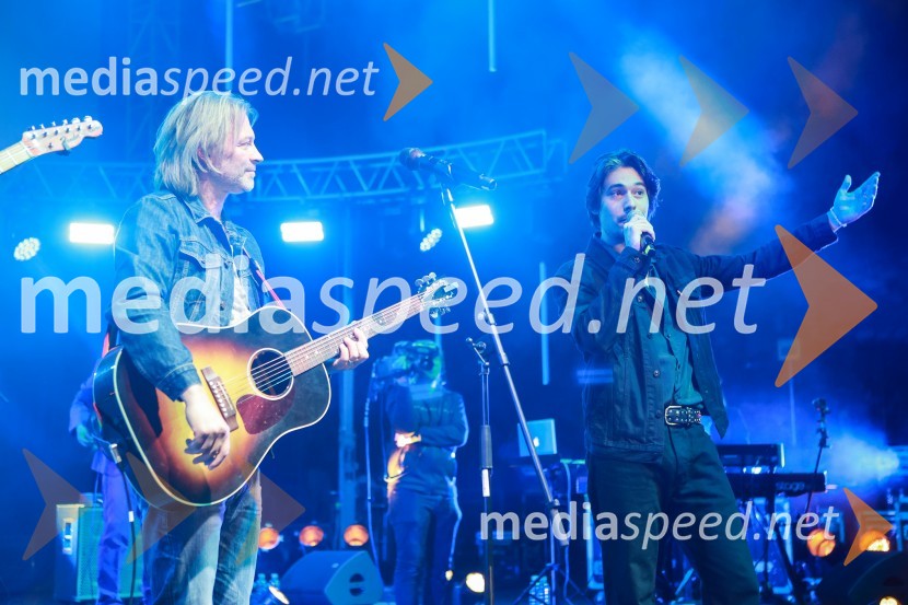  Miha Guštin-Gušti, glasbenik;  Bojan Cvjetićanin, Joker OutGušti s prijatelji proslavil 40 let glasbene kariere