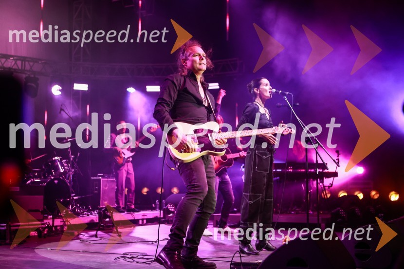  Peter Dekleva, glasbenik, Hamo & Tribute 2 Love;  Polona  Kasal, pevkaGušti s prijatelji proslavil 40 let glasbene kariere