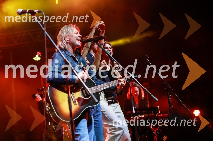  Miha Guštin-Gušti, glasbenikGušti s prijatelji proslavil 40 let glasbene kariere