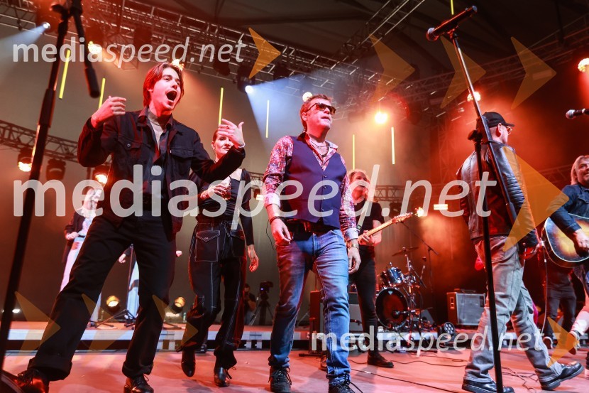  Bojan  Cvjetičanin , študent sociologije;  Grega Skočir, pevec, Big Foot MamaGušti s prijatelji proslavil 40 let glasbene kariere