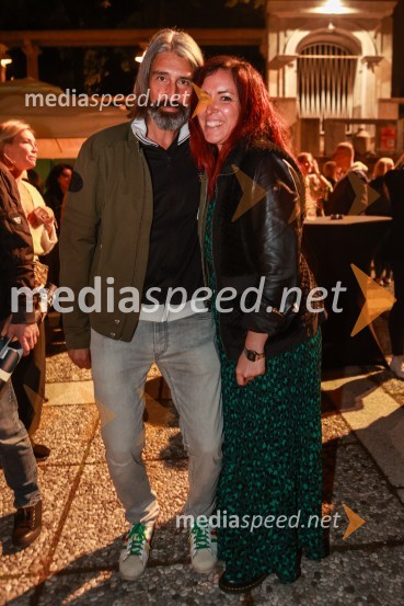  Alan Vitezič, pevec, Društvo mrtvih pesnikov;  Živa Jalovec, neodvisna strokovnjakinja za komuniciranje in vsebinski marketingGušti s prijatelji proslavil 40 let glasbene kariere