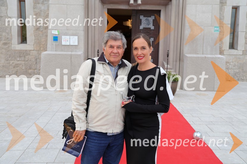  ... ;  Alenka Slavinec, fotografinjaOdprtje razstave No. 108 – Boris Pahor