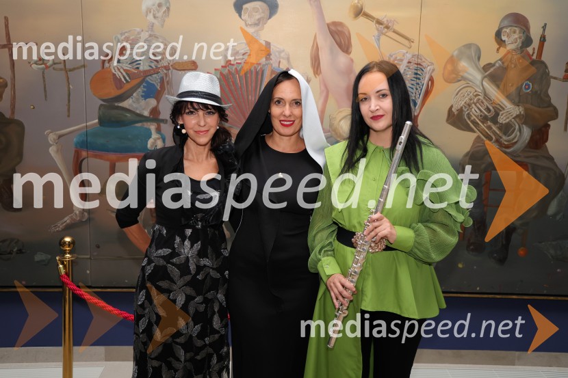  ... ;  Alenka Slavinec, fotografinja;  Tinkara Kovač, glasbenicaOdprtje razstave No. 108 – Boris Pahor