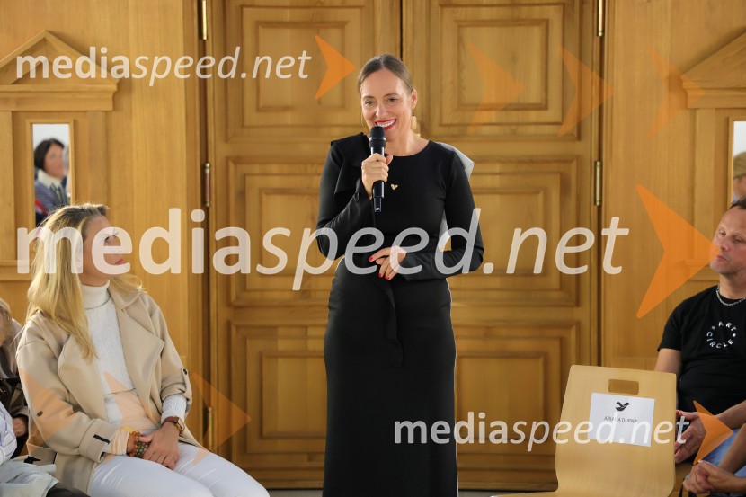  Alenka Slavinec, fotografinjaOdprtje razstave No. 108 – Boris Pahor