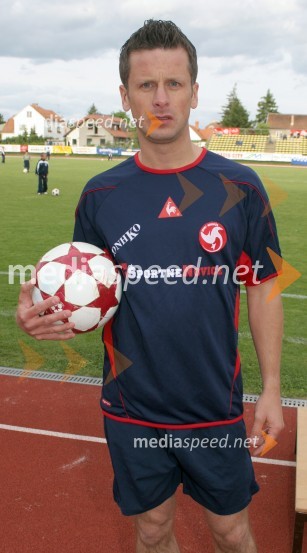 Damjan Gajser, nogometašFree kick master Slovenija 2005