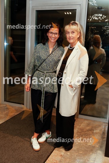  Simona  Belle, služba za stike z javnostmi MGL;  Barbara Hieng Samobor, direktorica in umetniška vodja MGLČas za veselje, premiera drame v MGL