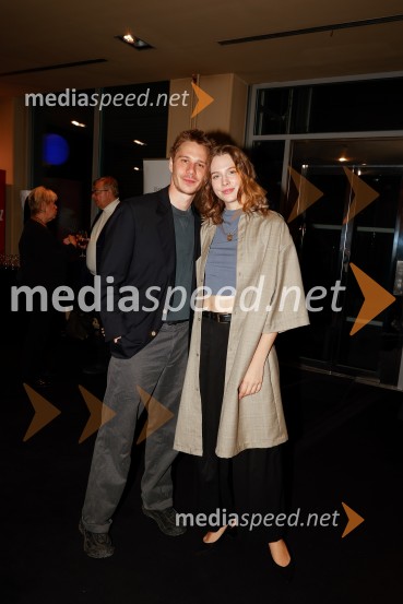  Timon Šturbej, igralec;  Klara Kuk, igralka, manekenkaČas za veselje, premiera drame v MGL