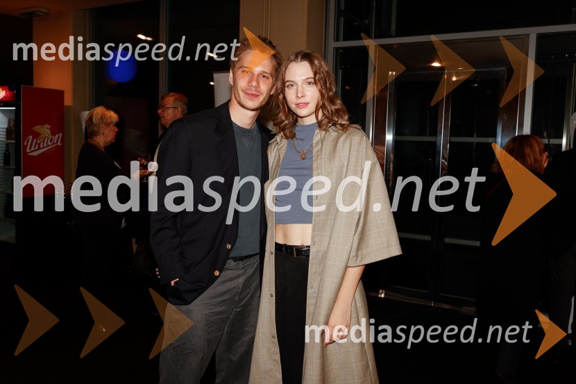  Timon Šturbej, igralec;  Klara Kuk, igralka, manekenkaČas za veselje, premiera drame v MGL