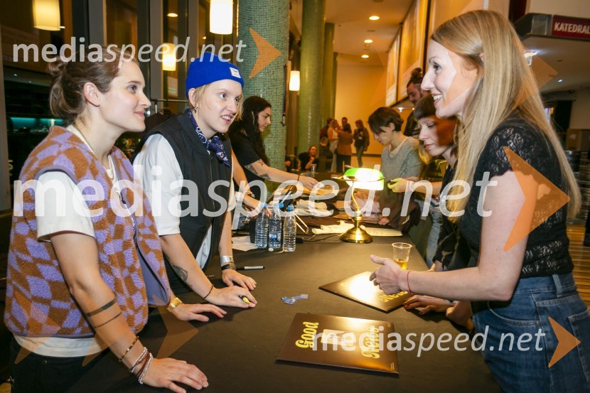  Nina Korošak Serčič, bobni, Freekind;  Sara Ester Gredelj, pianistka in vokalistka, Freekind;  ... 15. obletnica Kina Šiška z glasbeno skupino Freekind