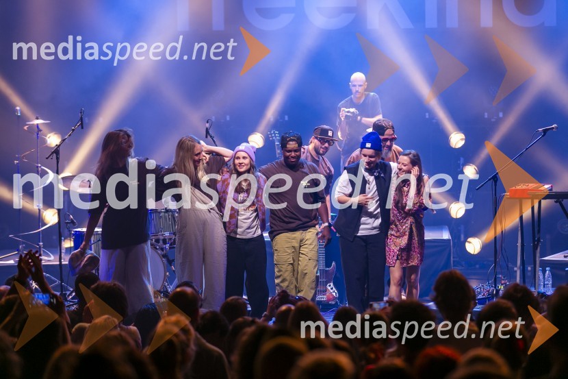  ... ;  ... ;  Nina Korošak Serčič, bobni, Freekind;  ... ;  Sara Ester Gredelj, pianistka in vokalistka, Freekind;  ... 15. obletnica Kina Šiška z glasbeno skupino Freekind