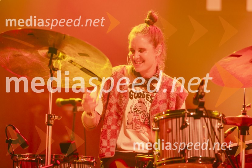  Nina Korošak Serčič, bobni, Freekind15. obletnica Kina Šiška z glasbeno skupino Freekind