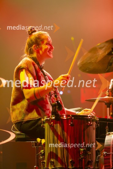  Nina Korošak Serčič, bobni, Freekind15. obletnica Kina Šiška z glasbeno skupino Freekind