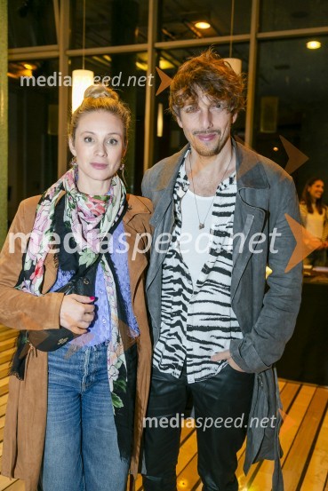  Iva Krajnc Bagola, igralka;  Aljoša Bagola, kreativni direktor, kolumnist, predavatelj in knjižni avtor15. obletnica Kina Šiška z glasbeno skupino Freekind