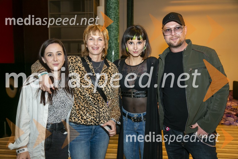  ... ;  ... ;  Cassie Kagen, frizerka;  Tomi Meglič, glasbenik, pevec skupine Siddharta15. obletnica Kina Šiška z glasbeno skupino Freekind