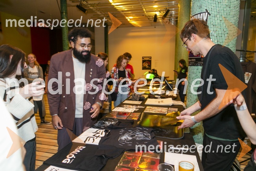  Tschimy Obenga, glasbenik, glasbeni producent15. obletnica Kina Šiška z glasbeno skupino Freekind