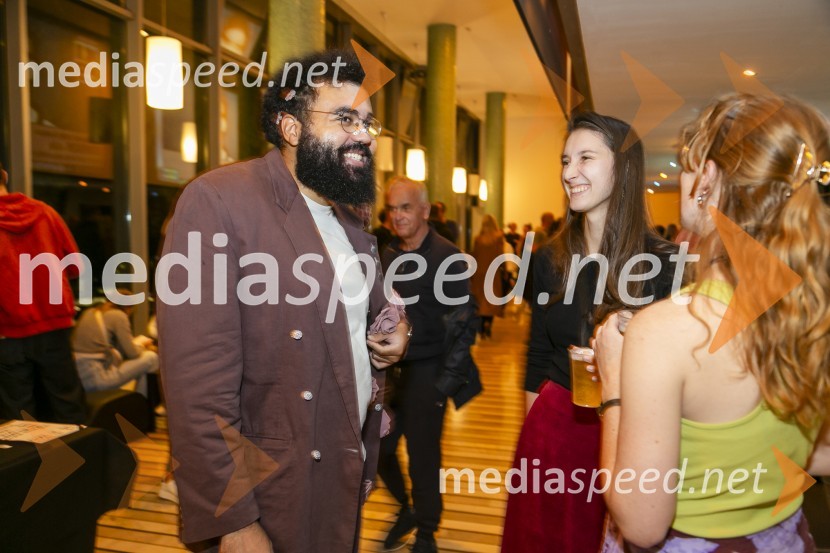  Tschimy Obenga, glasbenik, glasbeni producent;  ... 15. obletnica Kina Šiška z glasbeno skupino Freekind