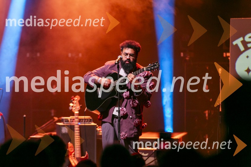  Tschimy Obenga, glasbenik, glasbeni producent15. obletnica Kina Šiška z glasbeno skupino Freekind